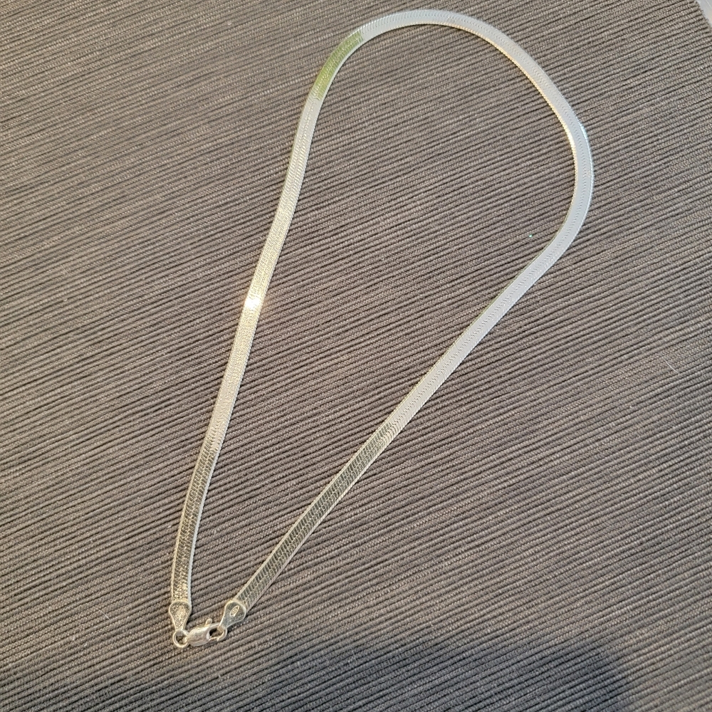 Necklace (Silver) - Picture 2 of 3